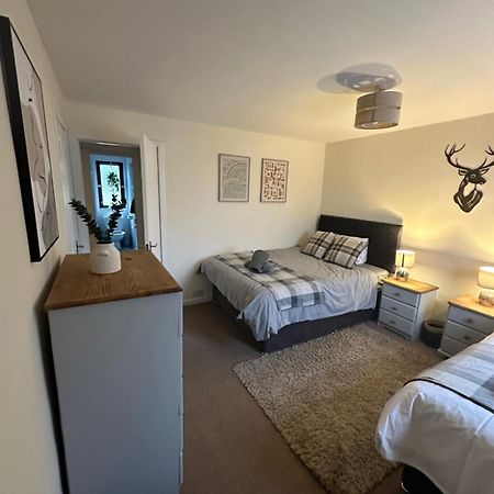 Spacious 3 Bedroom Flat Close To City Center Dalneigh Екстериор снимка