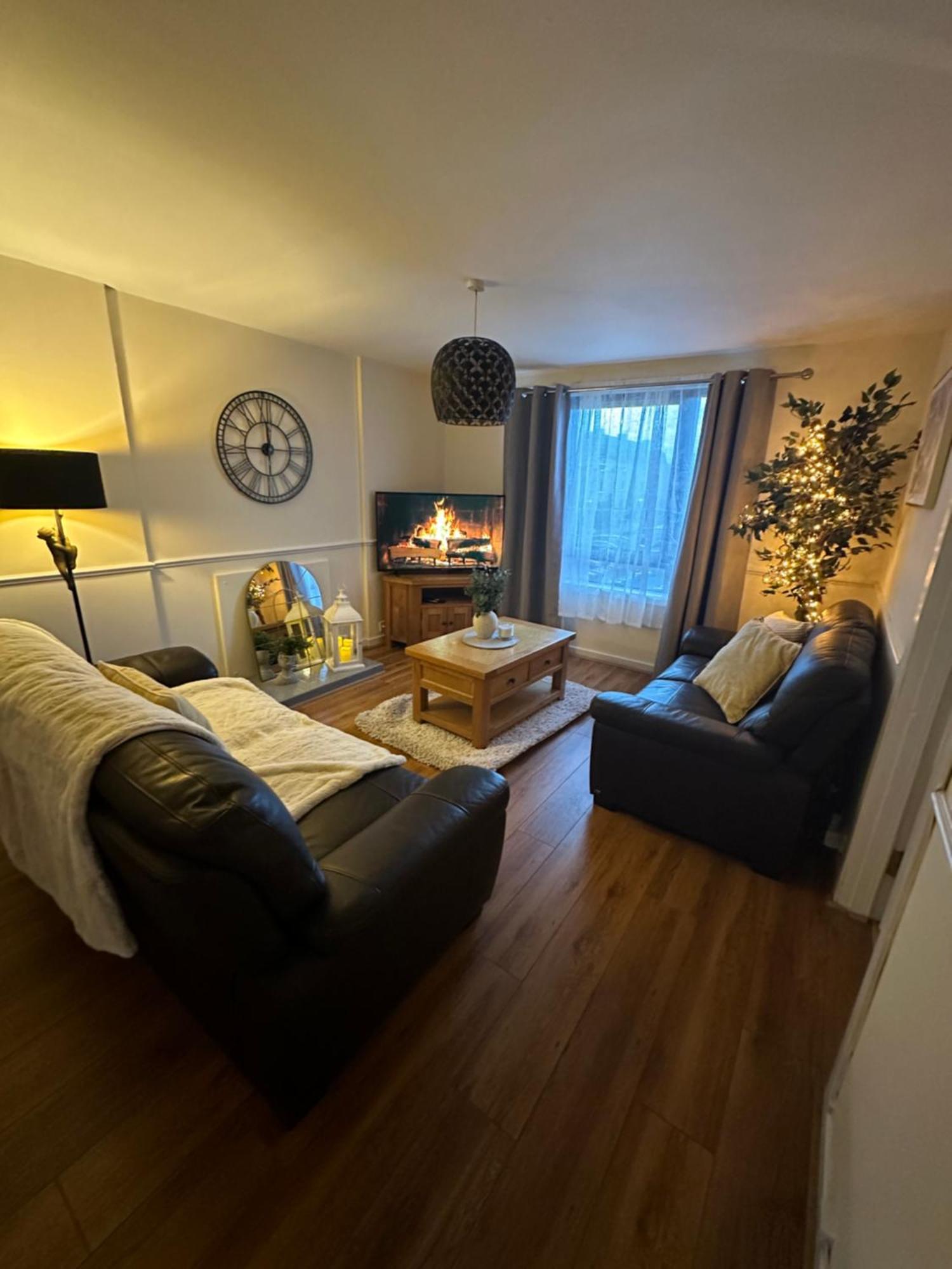 Spacious 3 Bedroom Flat Close To City Center Dalneigh Екстериор снимка