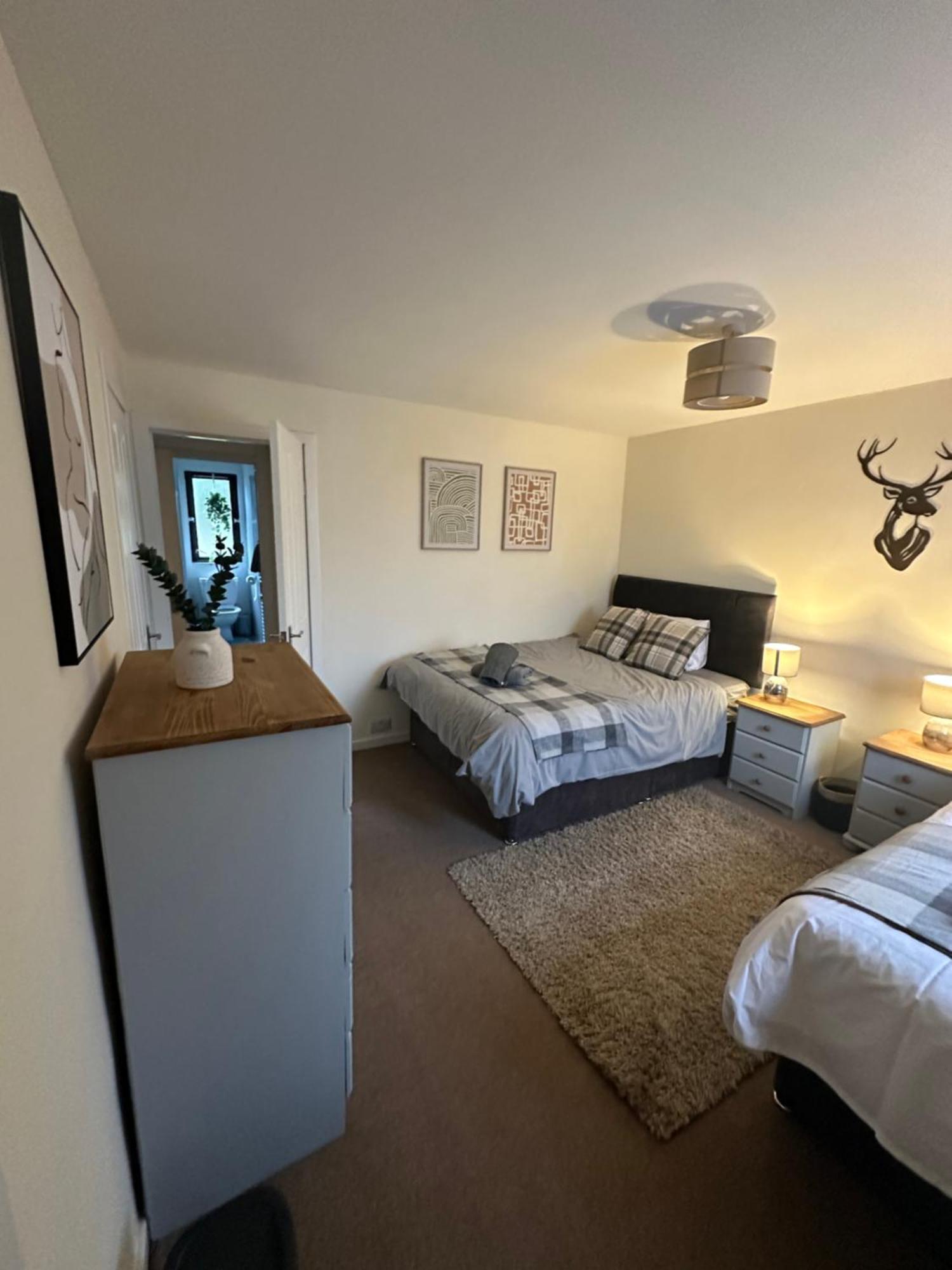 Spacious 3 Bedroom Flat Close To City Center Dalneigh Екстериор снимка