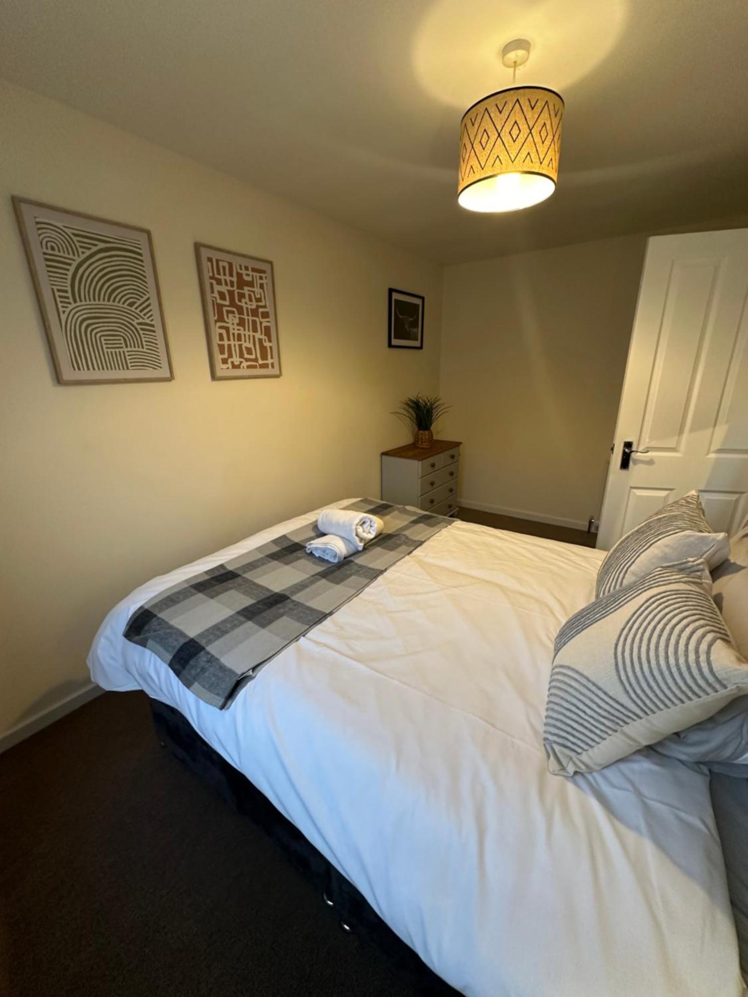 Spacious 3 Bedroom Flat Close To City Center Dalneigh Екстериор снимка