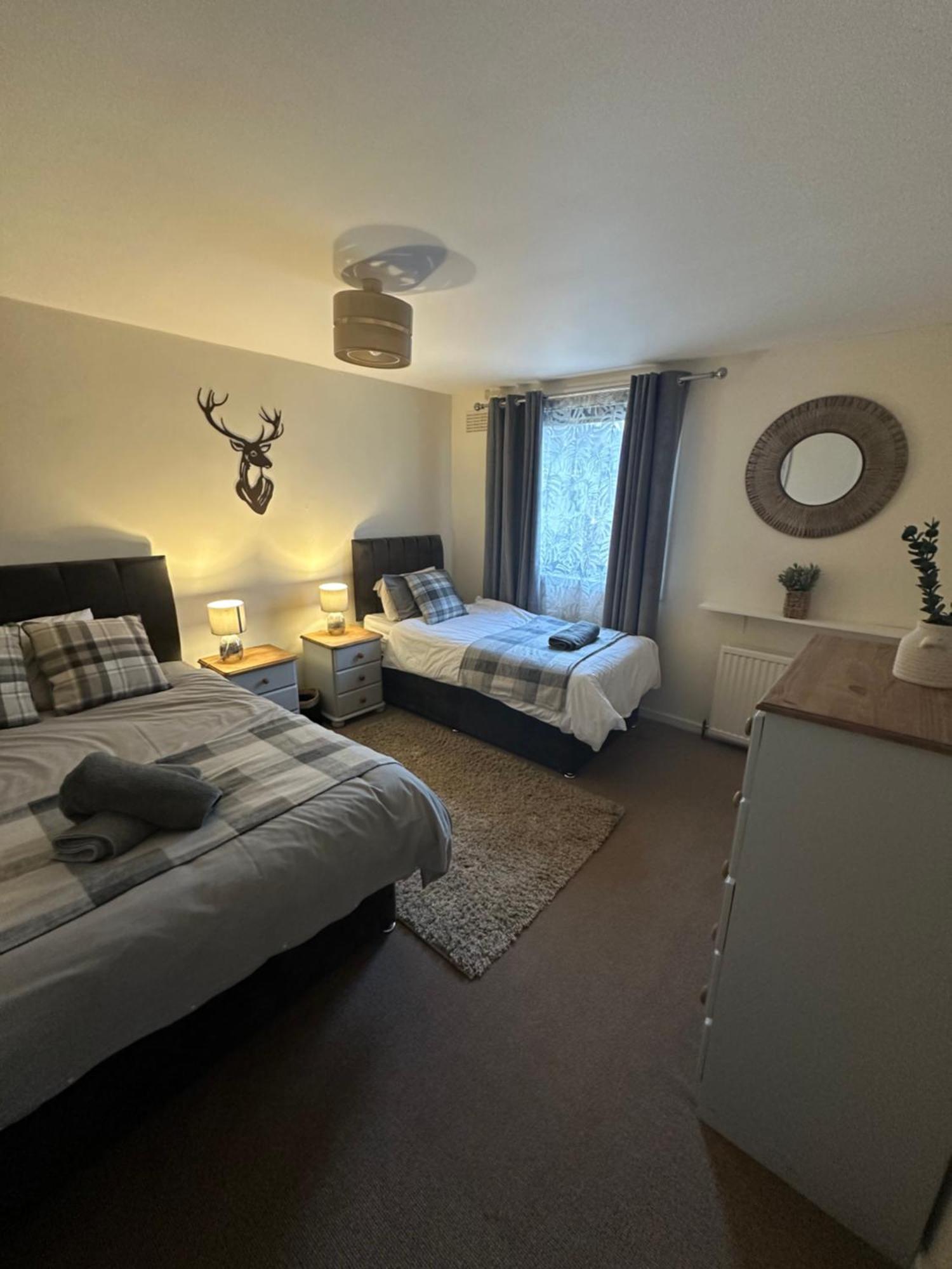 Spacious 3 Bedroom Flat Close To City Center Dalneigh Екстериор снимка