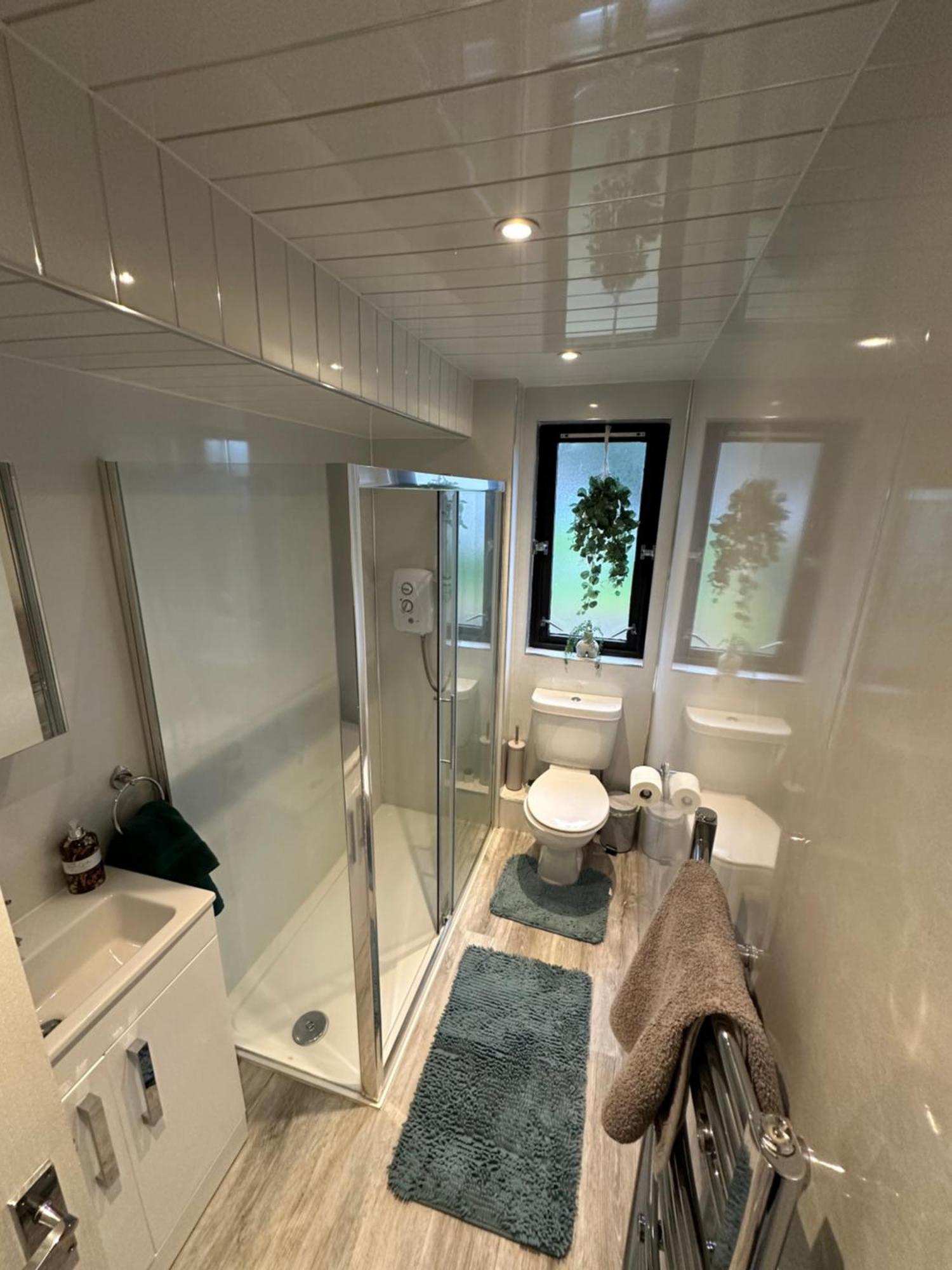 Spacious 3 Bedroom Flat Close To City Center Dalneigh Екстериор снимка