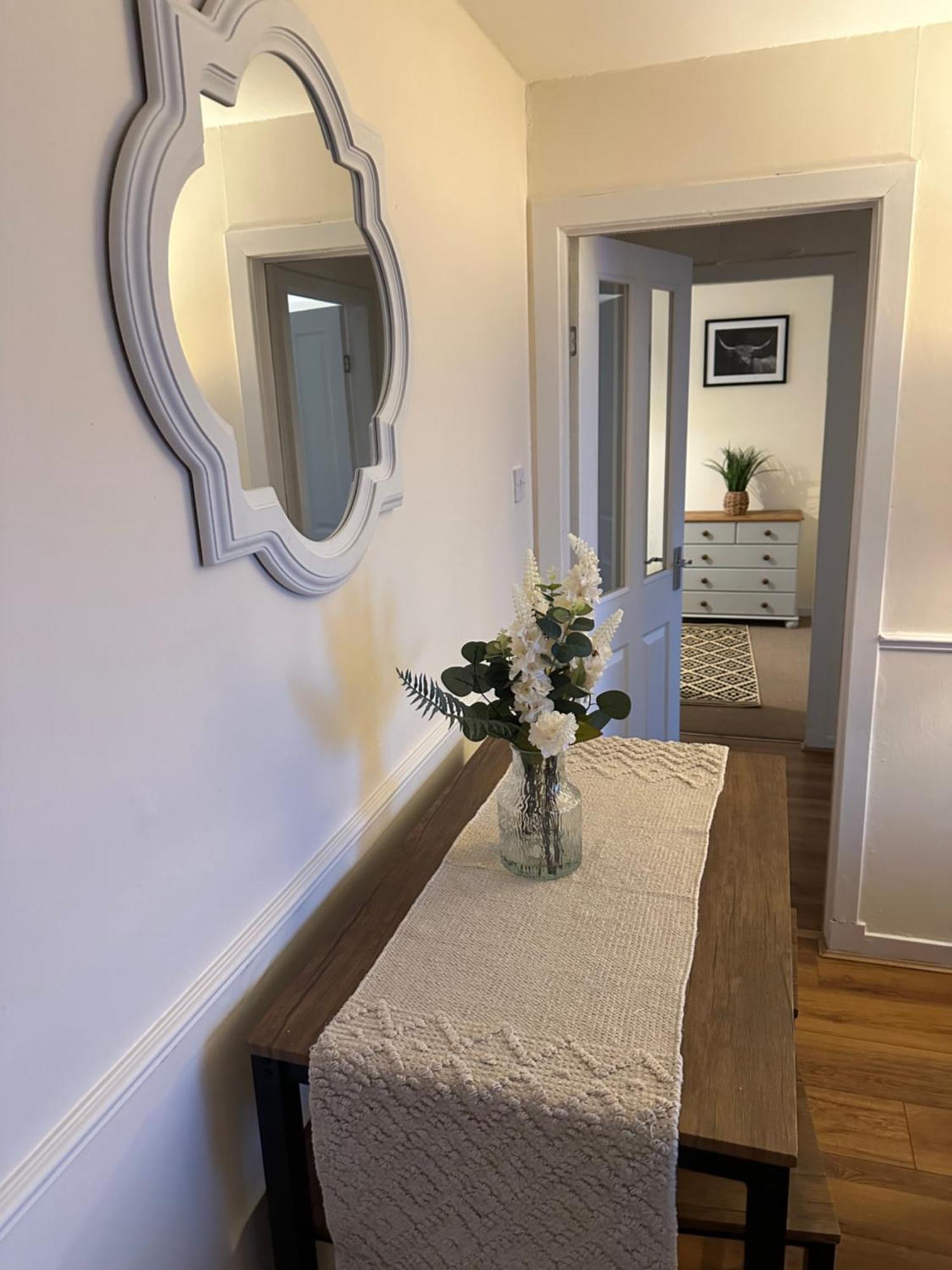 Spacious 3 Bedroom Flat Close To City Center Dalneigh Екстериор снимка