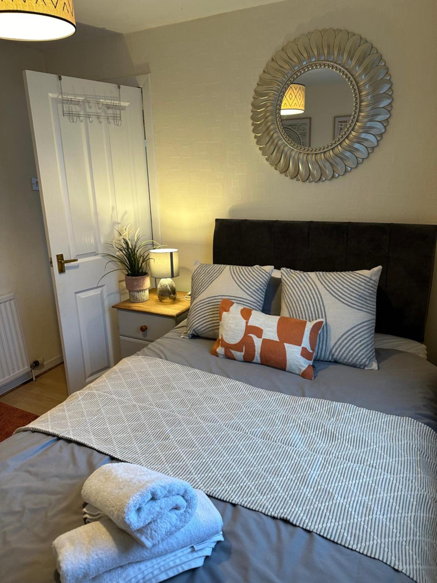 Spacious 3 Bedroom Flat Close To City Center Dalneigh Екстериор снимка